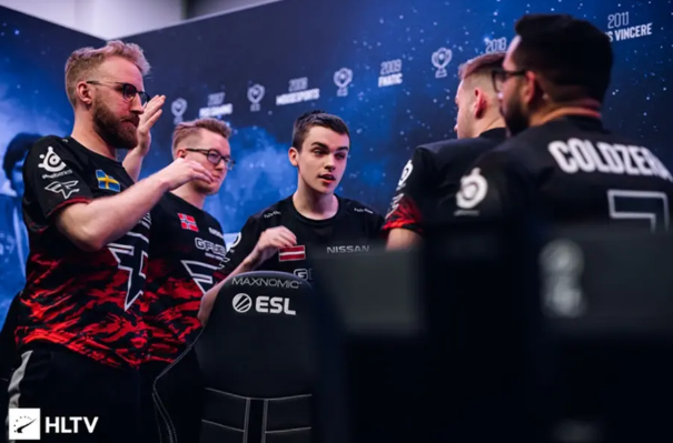 还在政府政 还在政府政