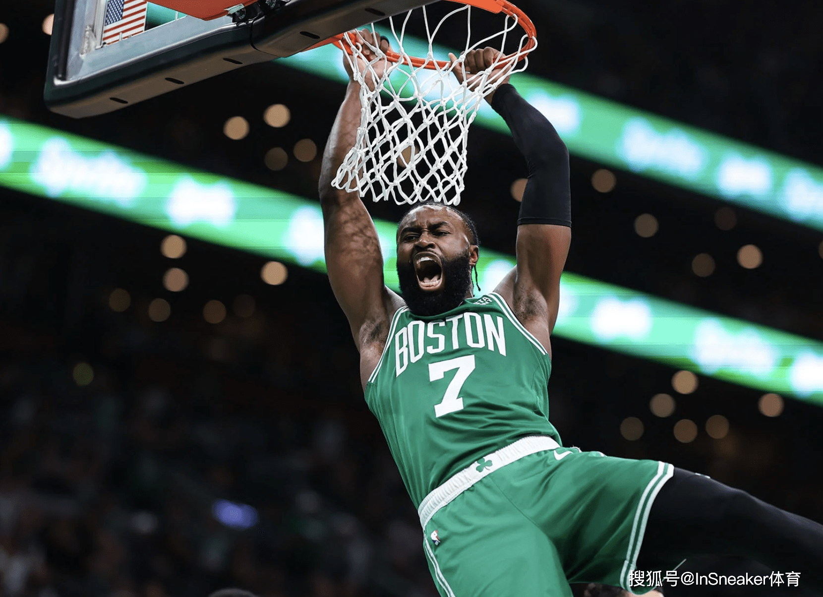 他在多个球 他在多个球